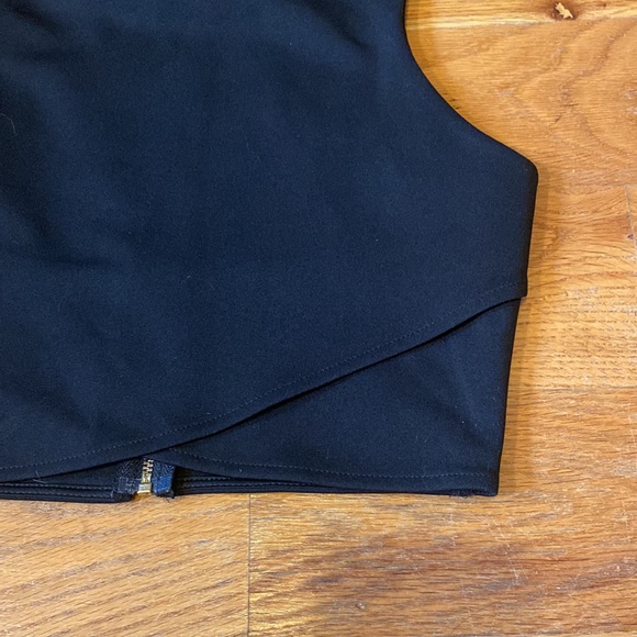 $7 CLEARANCE - Express XS Black Crop Top - Picture 4 of 9